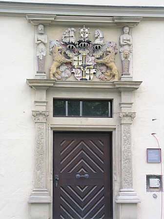Archivgebäude, Portal 