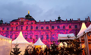 Weihnachtliche Dekoration im Ehrenhof von Schoss Rastatt. Fotos: © Magda Ritter/ssg