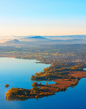 Die Halbinsel Mettnau. Ein Großteil der 180 Hektar großen Halbinsel ist Naturschutzgebiet. Bildnachweis: REGIO Konstanz Bodensee Hegau e.V., Achim Mende