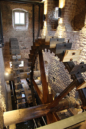 Wasserrad und Knochenmühle des hstorischen Unteren Wasserwerks am Schlossgarten