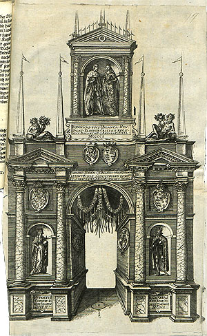 Triumphbogen im Schlosshof mit dem Bezug auf die erste pfälzisch-britische Ehe, die Kurprinz Ludwig IOII. 1401 mit Blanca von Lancaster geschlossen hatte