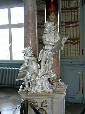 Kloster Schussenried, Figur an den tragenden Säule: Gnome mit ketzerischen Schriften. Foto: kulturer.be