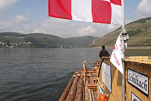 Bin ich über den Rhein auf einem Floß gefahren: Mit einem Reisebericht anhand von Bildern tauchen Interessierte in das Abenteuer der Schiltacher Flößer ein. Foto: Schiltacher Flößer e.V