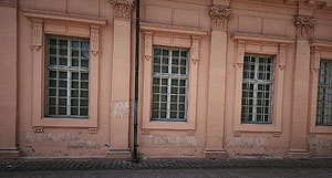 Graffitis politischen Inhalts an der Rückfront des Rastatter Schlosses