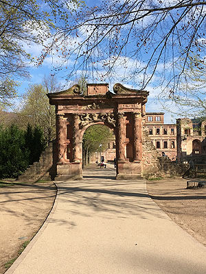 Schloss Heidelberg, Elisabethentor (1615) als Zugang zur westlichen Terrasse.