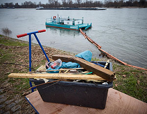 Nur ein kleiner Teil des Mülls, der im Rhein schwimmt.